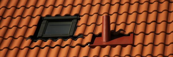 Чем покрасить шифер на крыше: надёжные решения для долговечной защиты