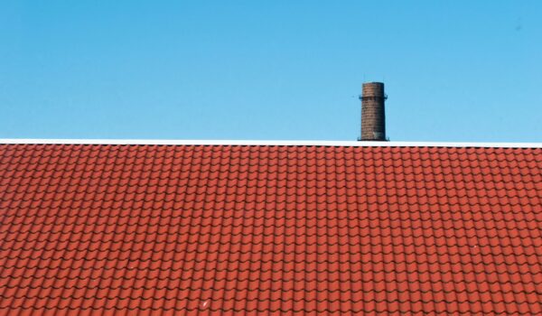 Чем покрасить шифер на крыше: надёжные решения для долговечной защиты