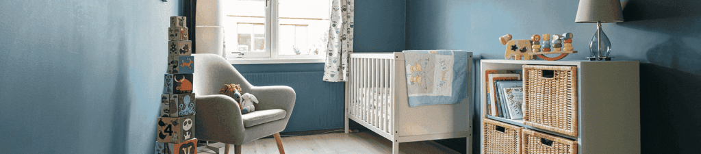 Как выбрать безопасную и долговечную краску для детской комнаты