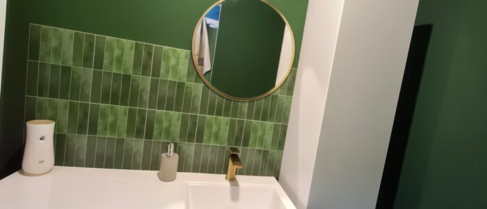 Почему краска липнет после высыхания и как это исправить