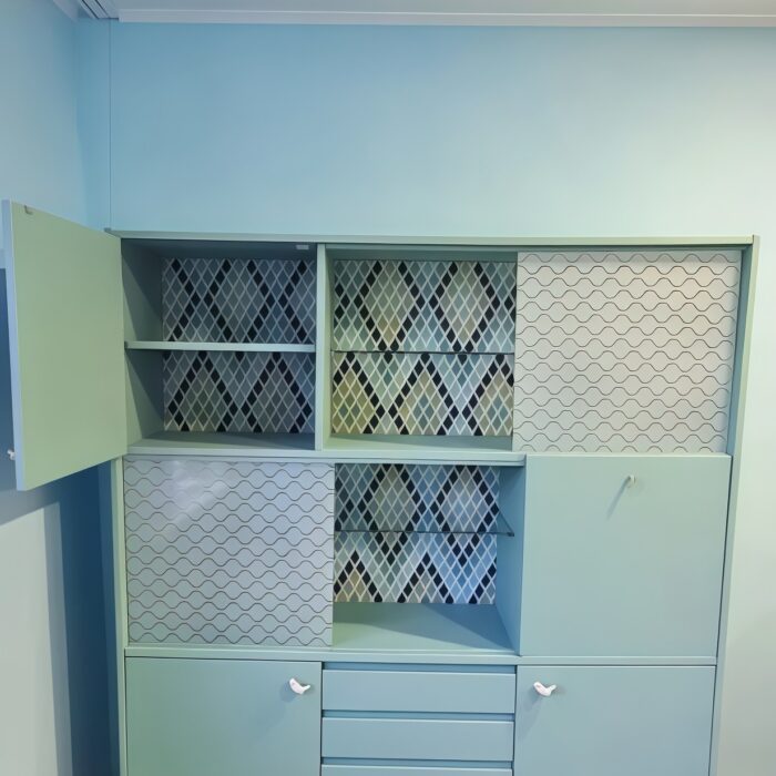 Почему краска липнет после высыхания и как это исправить