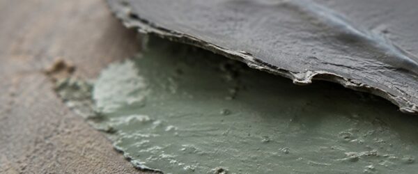 Повреждение покрытия при нанесении несовместимых материалов