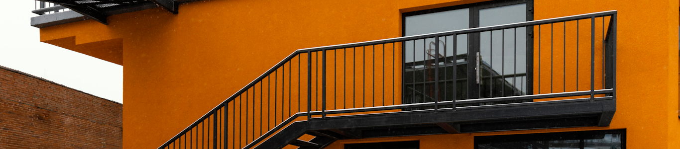 Как выбрать краску для фасада дома: полное руководство