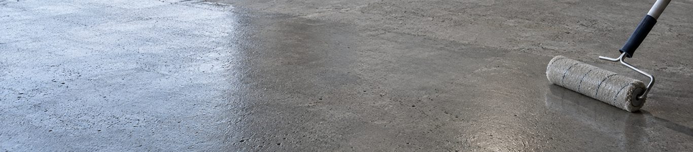 Подготовленный и загрунтованный бетонный пол перед нанесением покрытия