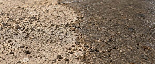 Пористый бетон до и после грунтования поверхности пола
